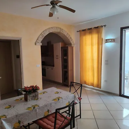 Adamagi Luna مارينا دي بيسكولوس